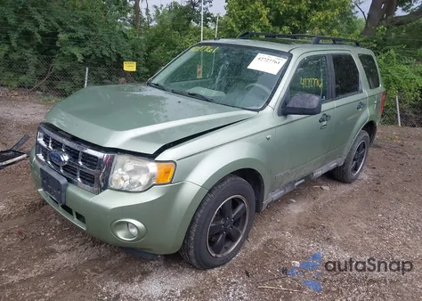 2008 Ford Escape Xlt z USA, uszkodzony, nr VIN 1FMCU93158KA07483